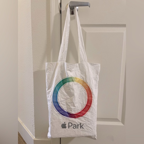 APPLE Park Tote - Picture 1 of 5